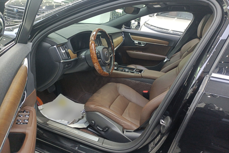 沃尔沃S90新能源 2021款 T8 E驱混动 智逸豪华版中控内饰7003