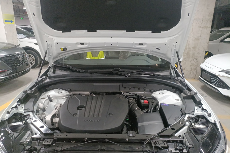 沃尔沃XC60 2026款 B5 四驱智逸豪华版机舱底盘24