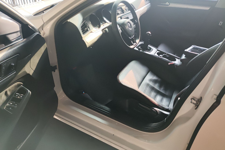 大众 凌渡 2017款 230TSI 手动风尚版中控内饰7003