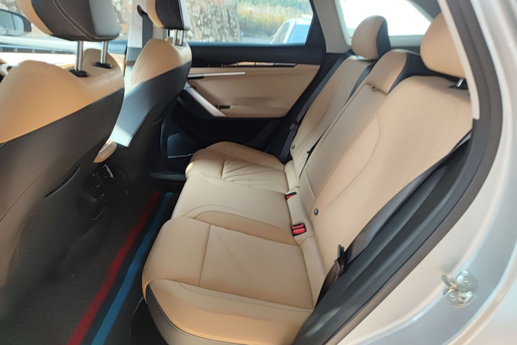 吉利汽车 博越L 2023款 1.5TD DCT尊贵型中控内饰21