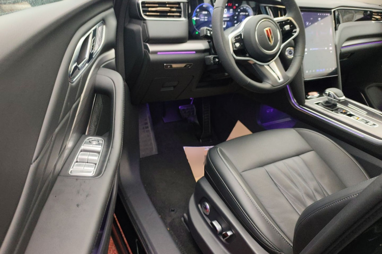 红旗HS7 PHEV 2024款 2.0T PHEV 四驱旗畅版 7座中控内饰20