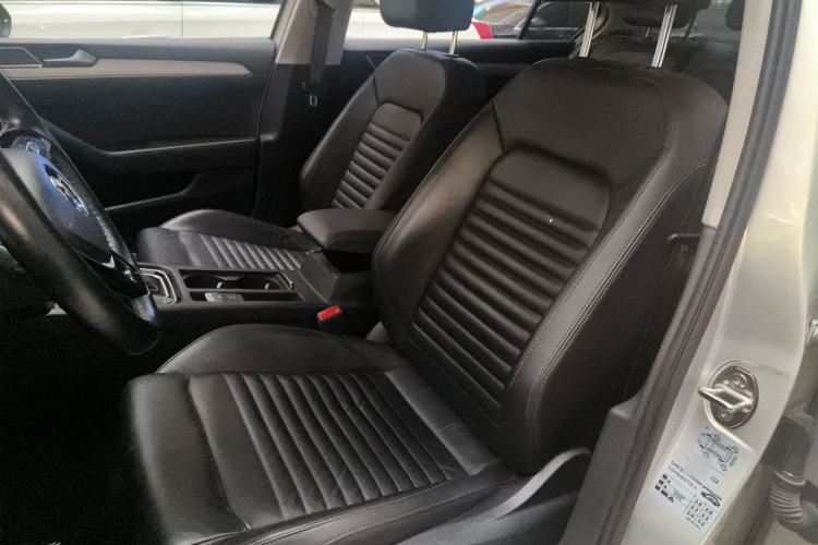 大众 迈腾 2018款 330TSI DSG 领先型中控内饰19