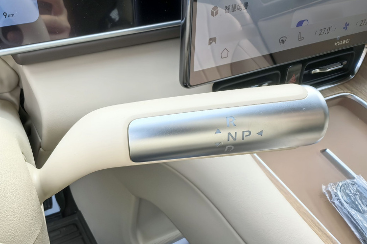 鸿蒙智行 问界M7 2026款 增程 Max四驱版 5座中控内饰7004