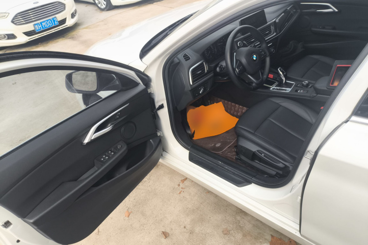 宝马1系 2020款 120i 时尚型中控内饰7003