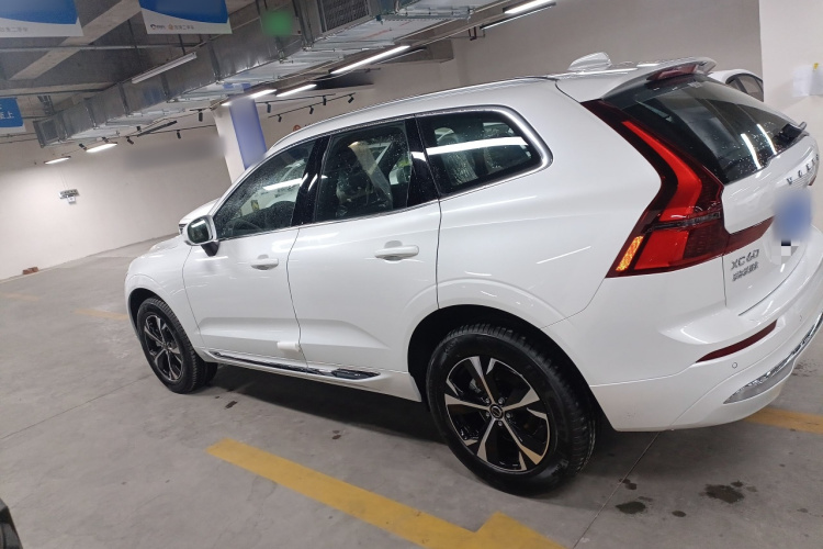 沃尔沃XC60 2026款 B5 四驱智逸豪华版车身外观4