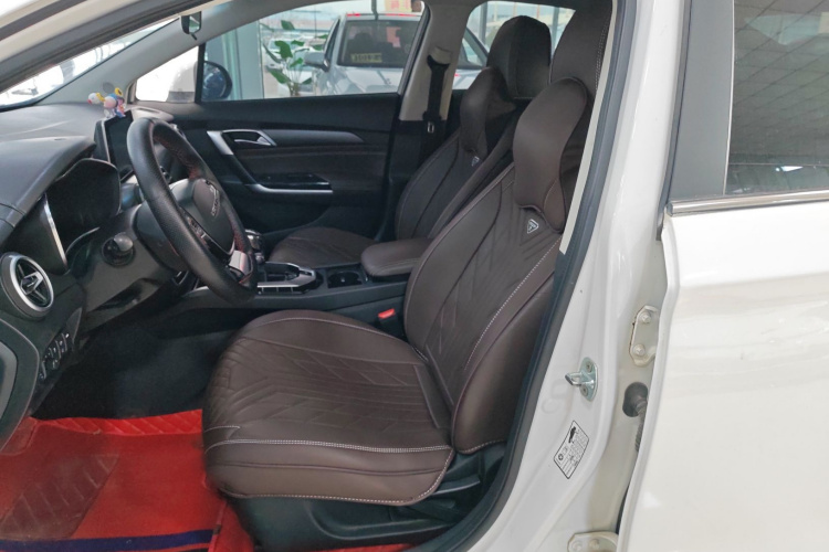 北京汽车 北京U5 2020款 1.5L 手动尊贵版 国VI中控内饰19