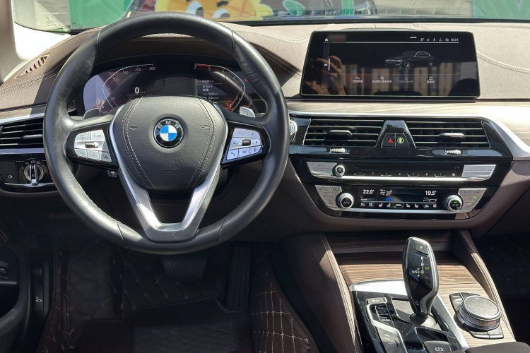 宝马5系 2020款 530Li 尊享型 豪华套装中控内饰7009