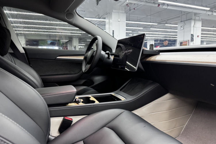 特斯拉 Model 3 2022款 后轮驱动版中控内饰7003