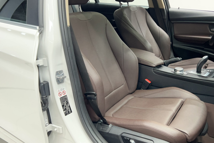 宝马3系 2019款 320Li xDrive 时尚型局部细节41