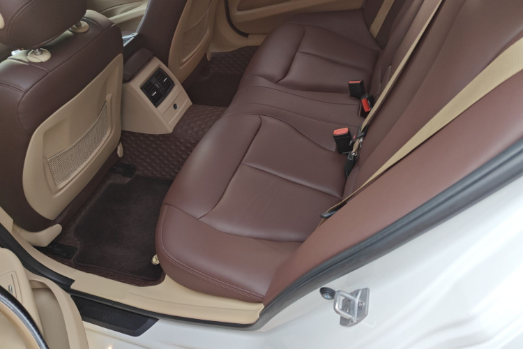 宝马3系 2015款 320Li 超悦版时尚型中控内饰21