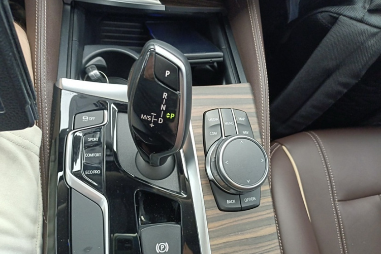 宝马5系 2019款 530Li xDrive 豪华套装中控内饰7002