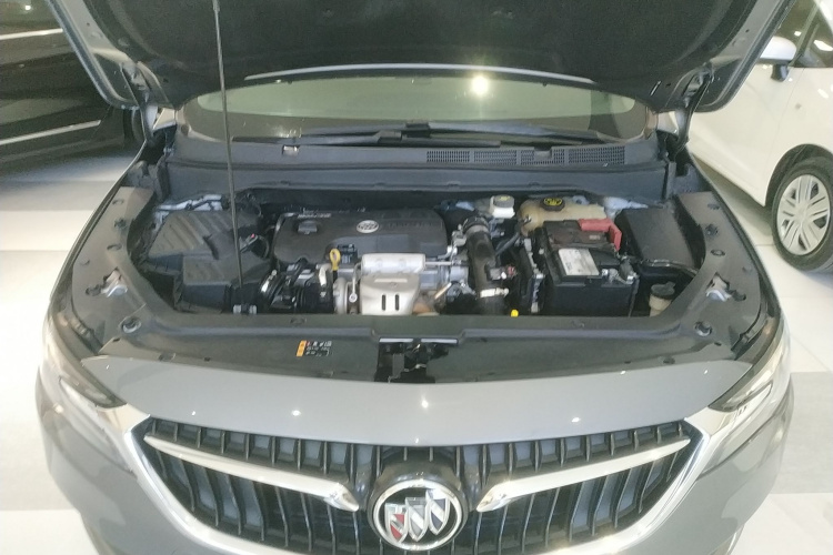 别克GL6 2018款 18T 6座精英型机舱底盘24