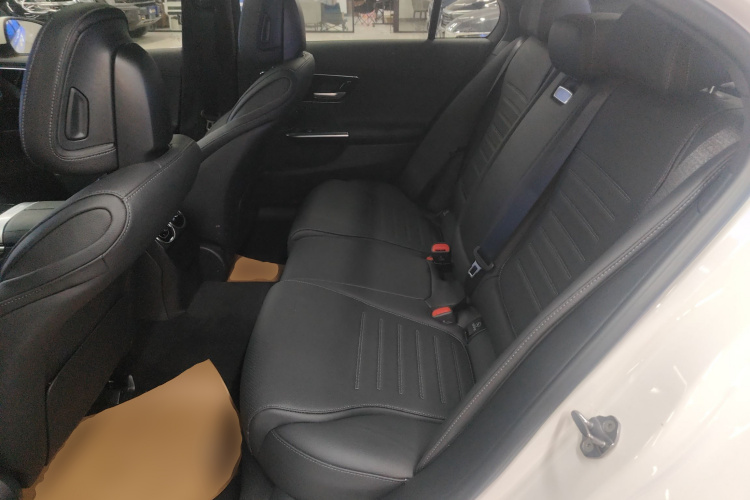 奔驰C级 2023款 改款 C 200 L 运动版中控内饰21