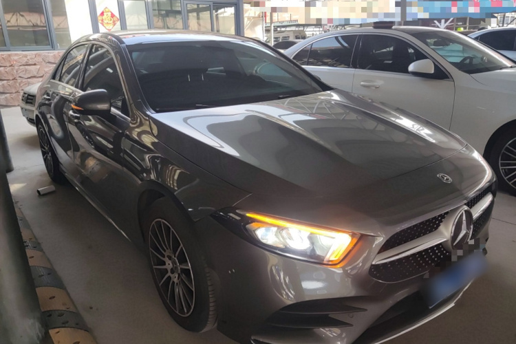 奔驰A级 2020款 改款 A 200 L 运动轿车时尚型车身外观3