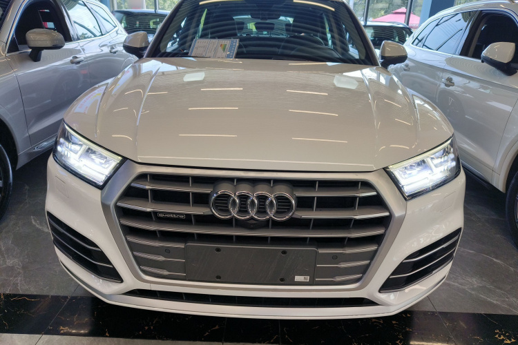 奥迪Q5L 2020款 改款 40 TFSI 荣享时尚型车身外观2