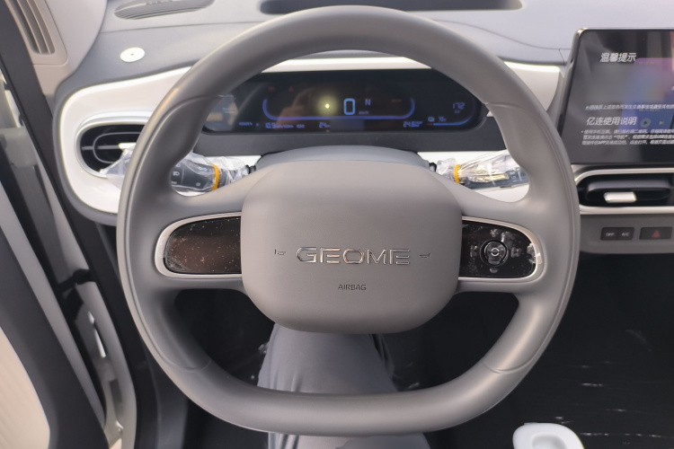 吉利银河 2025款 210km 熊猫卡丁中控内饰13