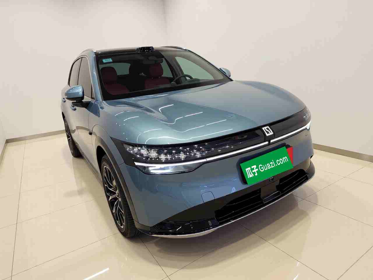 车辆右前45度外观展示