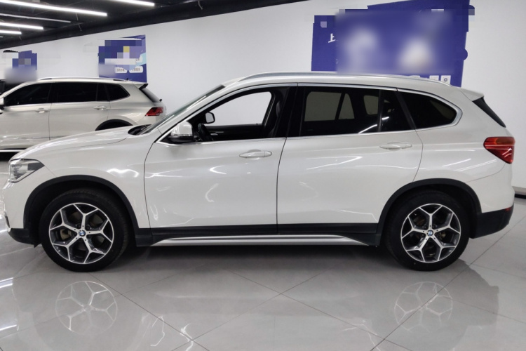 宝马X1 2018款 xDrive20Li 尊享型车身外观4