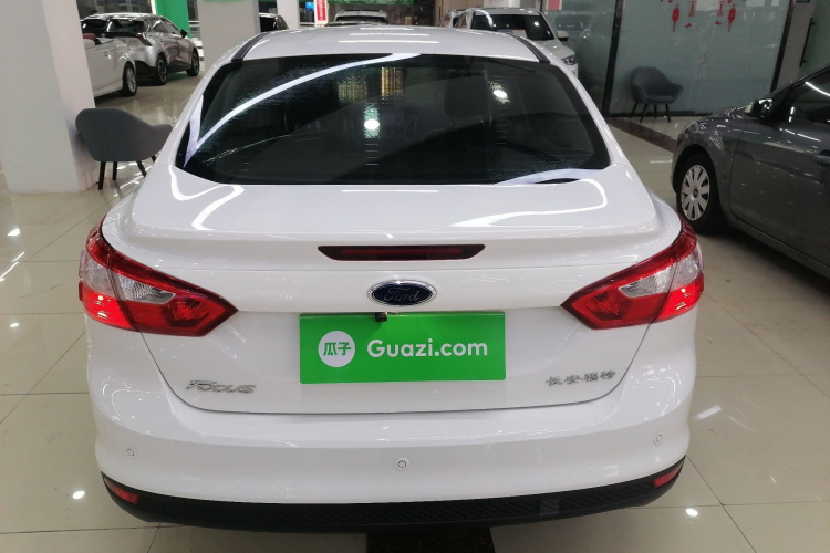 福特 福克斯 2012款 三厢 1.6L 自动风尚型车身外观6