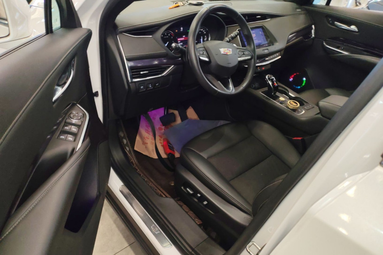 凯迪拉克XT4 2021款 28T 两驱技术型中控内饰20