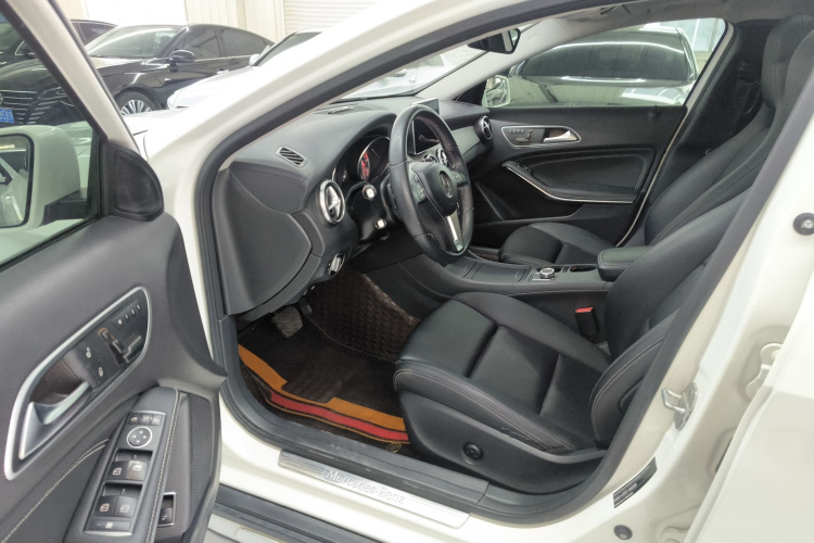 奔驰GLA 2016款 GLA 220 4MATIC 豪华型中控内饰7003