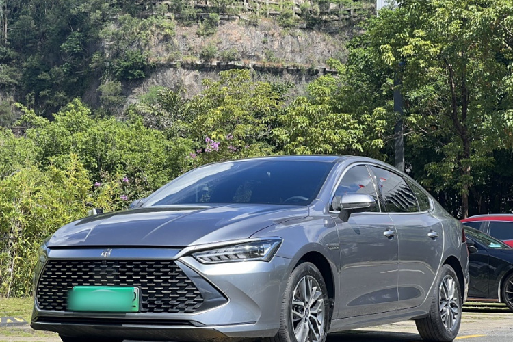 比亚迪 秦PLUS 2021款 DM-i 55KM 旗舰型车身外观1