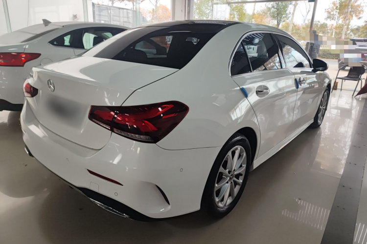 奔驰A级 2021款 A 200 L 运动轿车时尚型车身外观7