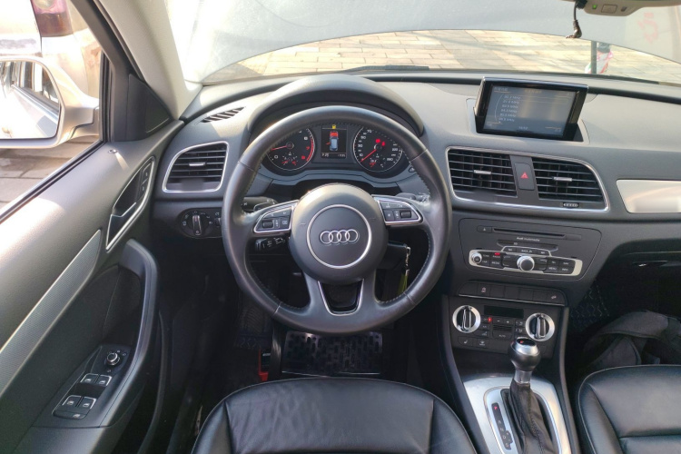 奥迪Q3 2013款 35 TFSI quattro 技术型中控内饰13