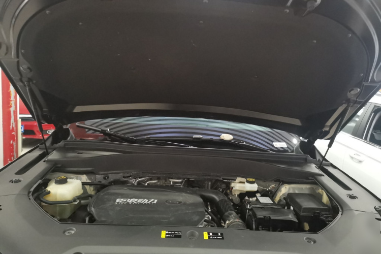 广汽传祺 传祺GS8 2024款 领航系列 2.0TGDI 两驱豪华智联版机舱底盘24