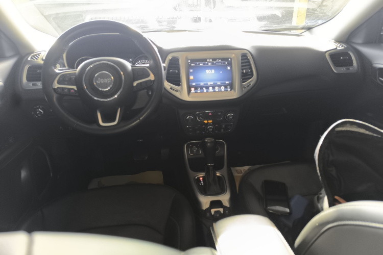 Jeep 指南者 2017款 200T 自动家享版中控内饰12