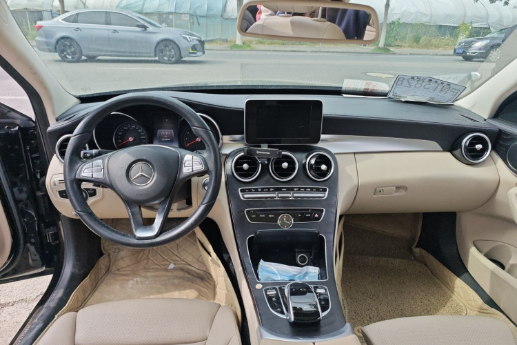 奔驰C级 2018款 C 200 L 4MATIC 运动版中控内饰12