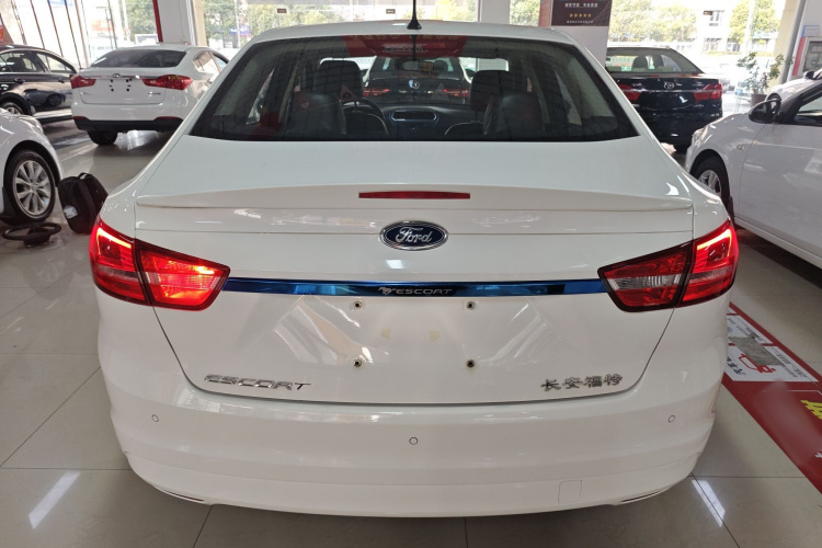 福特 福睿斯 2015款 1.5L 自动舒适型车身外观6