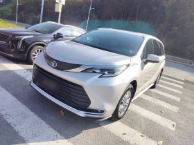 丰田 赛那SIENNA 2021款 2.5L混动 舒适版