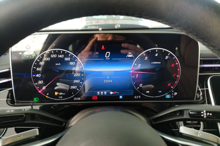 奔驰E级 2025款 E 260 L中控内饰7004