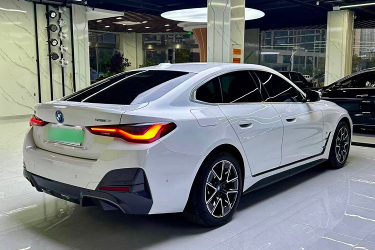 宝马i4 2023款 eDrive35车身外观7