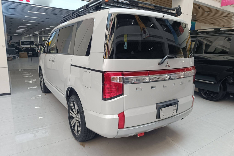 东南 得利卡 平行进口 豪华版 柴油 2.3T车身外观6003