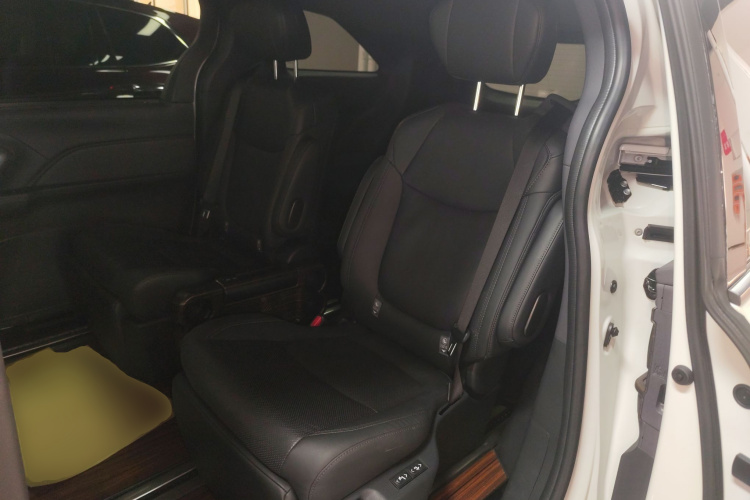 丰田 赛那SIENNA 2024款 2.5L混动 四驱尊贵版中控内饰21