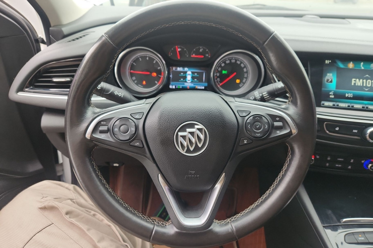 别克 君威 2017款 20T 精英型中控内饰13