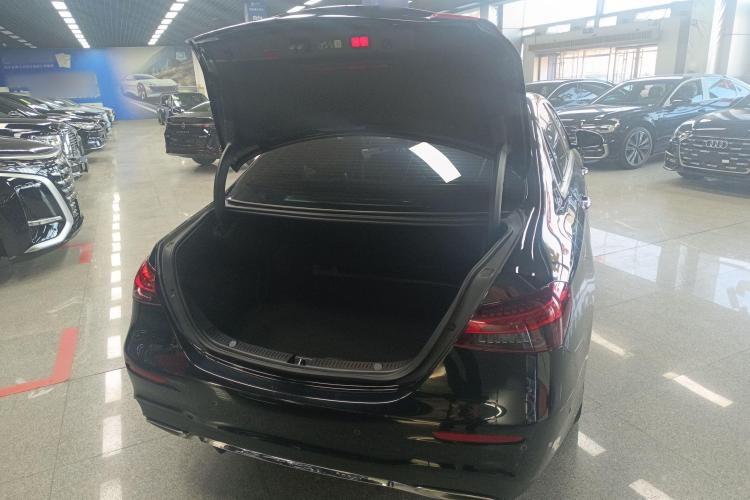 奔驰E级 2023款 E 300 L 运动时尚型局部细节23