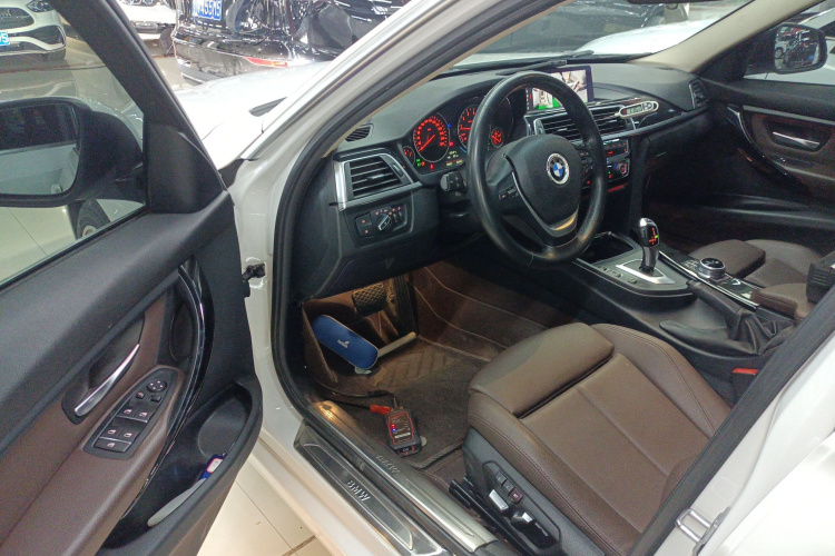 宝马3系 2019款 320Li xDrive 时尚型中控内饰20