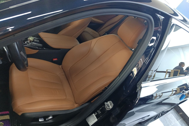 宝马5系 2020款 530Li 尊享型 M运动套装中控内饰19