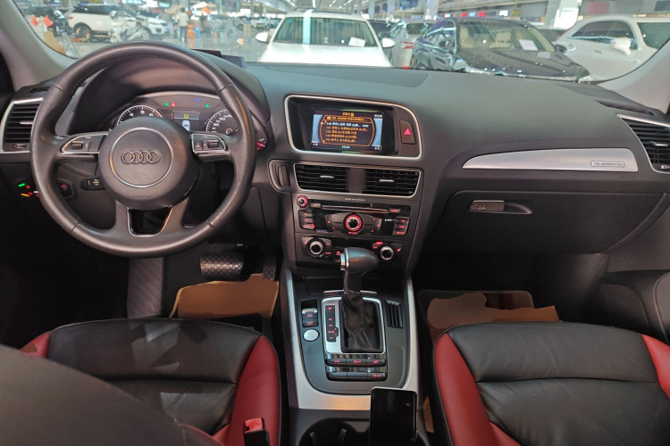 奥迪Q5 2017款 Plus 40 TFSI 技术型中控内饰12