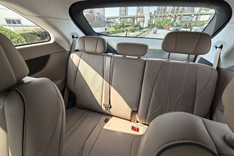 小鹏X9 2025款 740超长续航 Max中控内饰7004