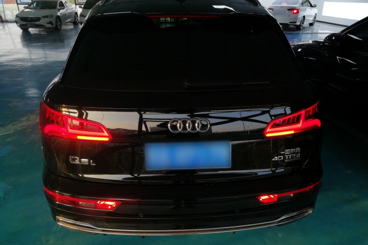 奥迪Q5L 2020款 40 TFSI 荣享时尚型车身外观6