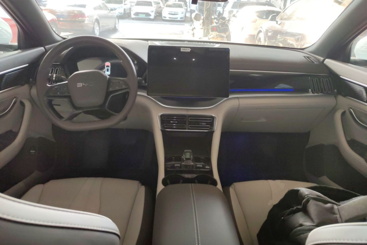 比亚迪 宋PLUS新能源 2025款 DM-i 智驾版 112KM 尊荣型中控内饰7002