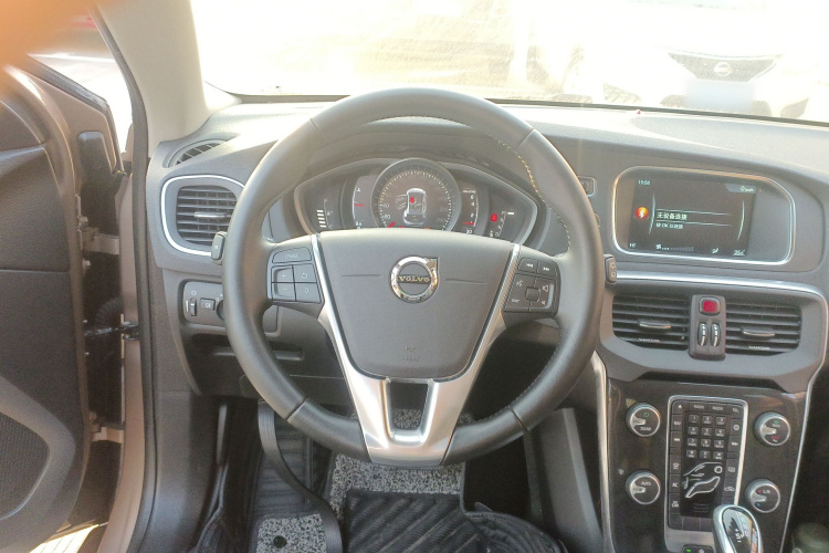 沃尔沃V40 2017款 T3 智逸版局部细节13