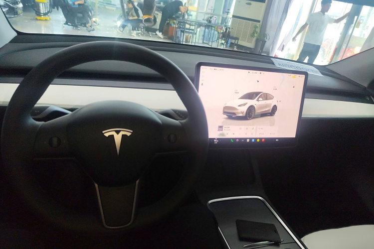 特斯拉 Model Y 2022款 改款 长续航全轮驱动版中控内饰7002