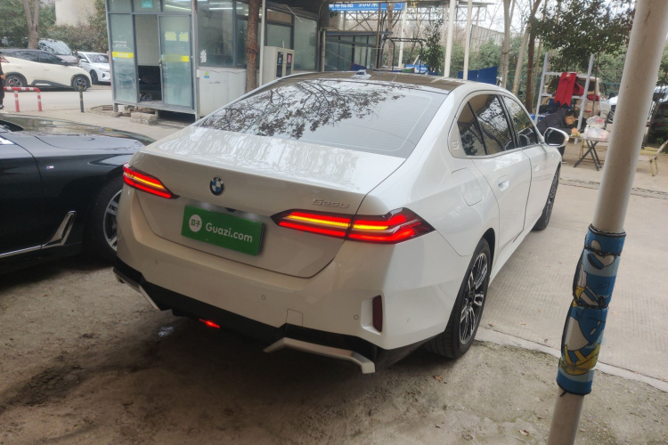 宝马5系 2024款 525Li M运动套装车身外观7