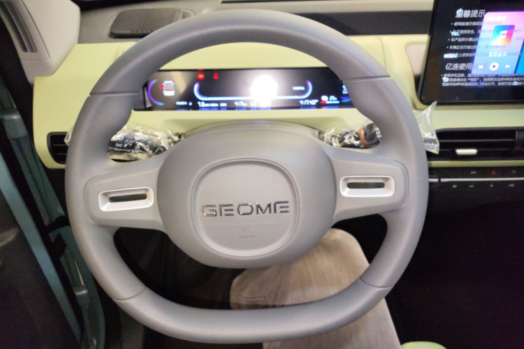 吉利银河 2024款 熊猫mini 200km 耐力熊中控内饰13