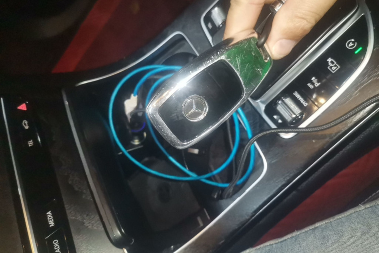 奔驰C级 2020款 改款 C 200 L 时尚型运动版中控内饰7001